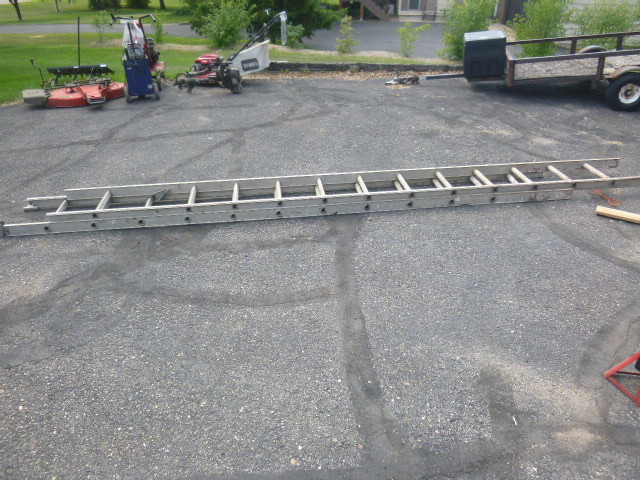 lot 41 image: 24 Extension Ladder