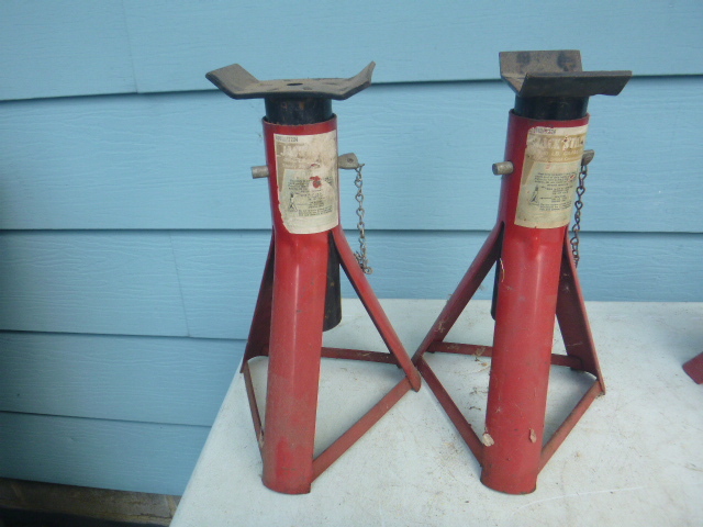 lot 42 image: 4,000 Lbs. Jack Stands