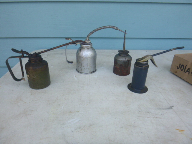lot 69 image: 4 Oil Cans