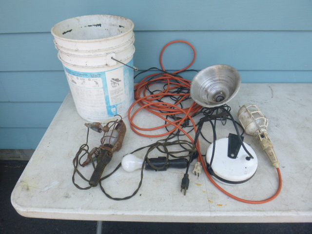 lot 75 image: 3 DropTreble Lights