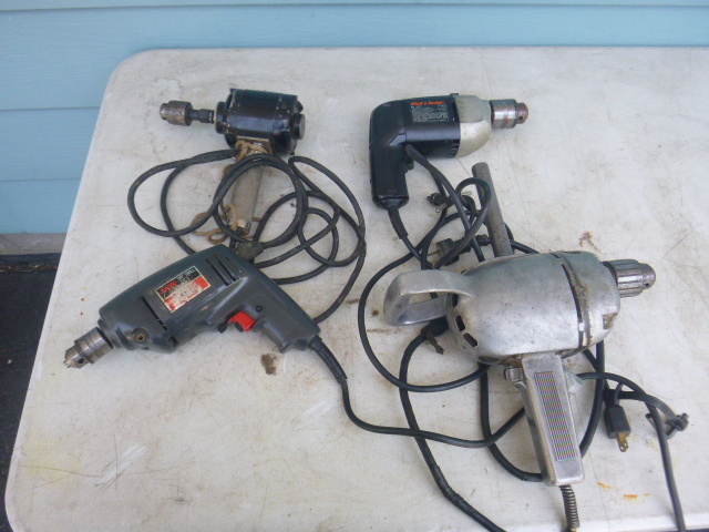 lot 93 image: 4 Power Drills