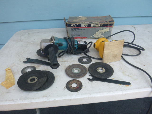 lot 98 image: Jepson Disc Grinder and DeWalt Palm Sander
