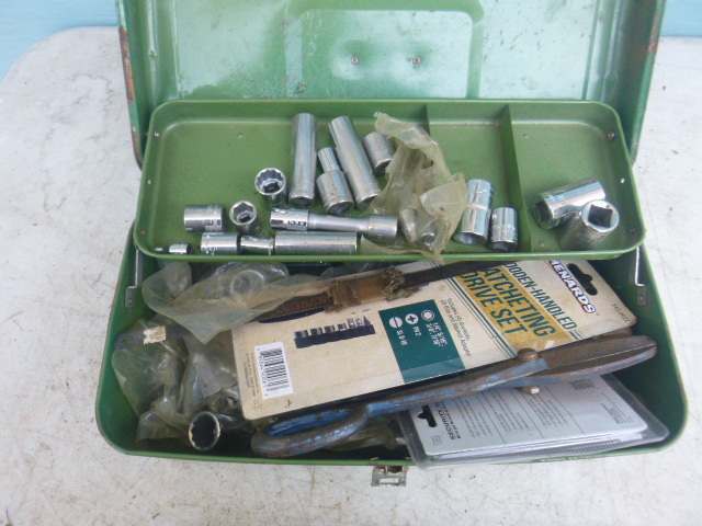 lot 103 image: Toolbox with Tools