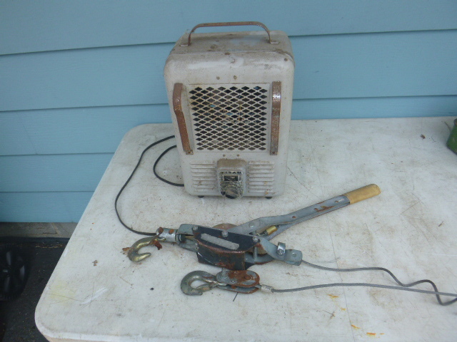 lot 104 image: Portable Heater and Come-Along
