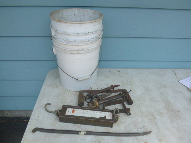 lot 106 image: Miscellaneous Garage Items