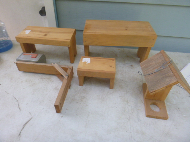 lot 118 image: Homemade Wooden Items