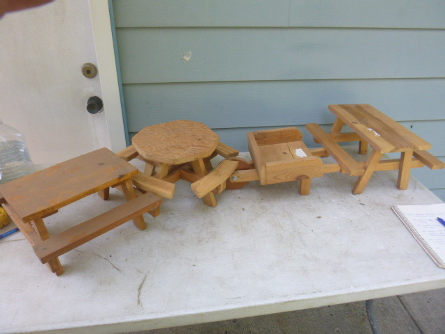 lot 119 image: Homemade Wooden Doll Furniture