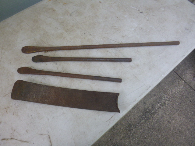 lot 125 image: Pry Bars