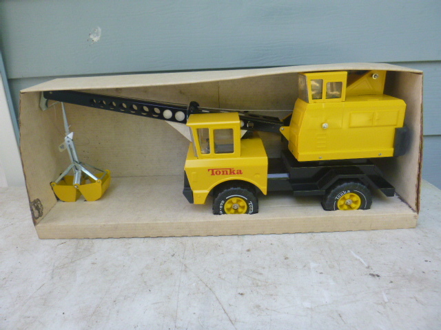 lot 129 image: Tonka Crane Truck in Box