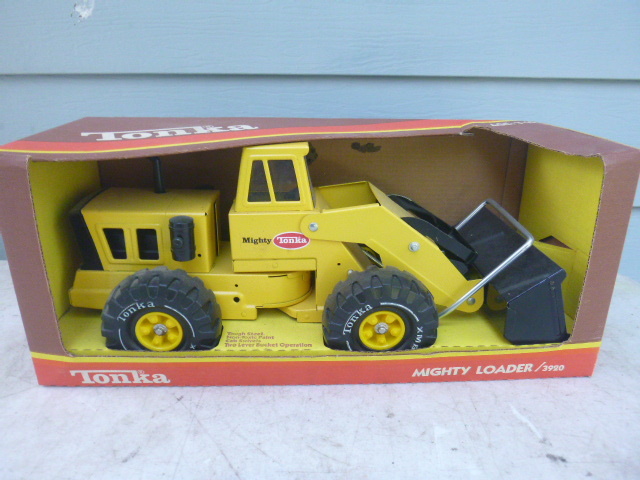 lot 132 image: Tonka Mighty Loader in Box