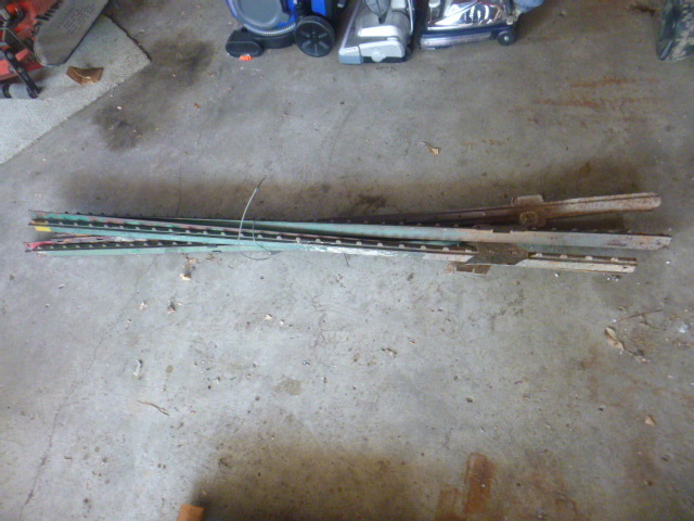 lot 135 image: 6 Posts