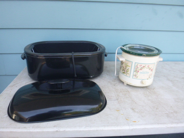 lot 151 image: GE Roaster and Rival Crockpot