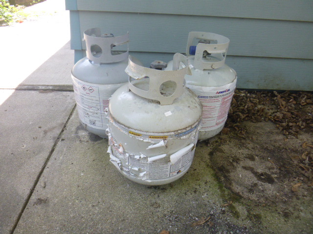 lot 164 image: 3 Propane Tanks