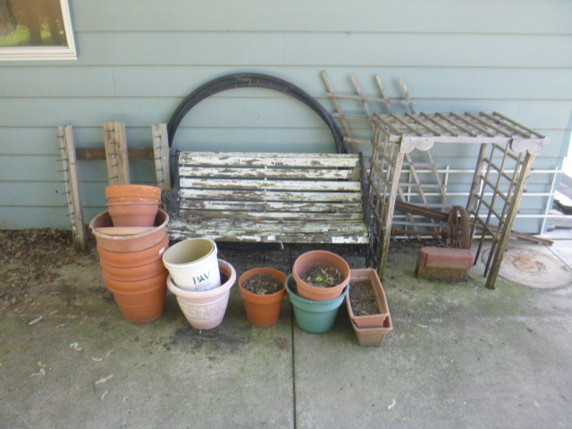 lot 169 image: Flower Pots and Garden Items