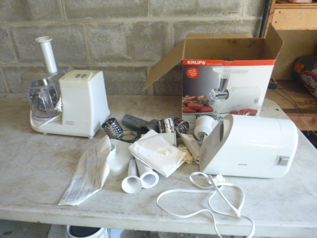 lot 182 image: Meat Grinder and Food Processor
