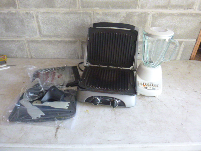 lot 194 image: Blender and Panini Grill