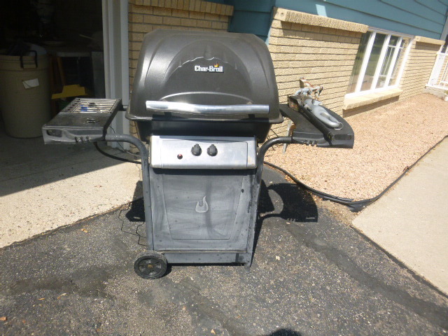 lot 195 image: Char-Broil Outdoor Grill