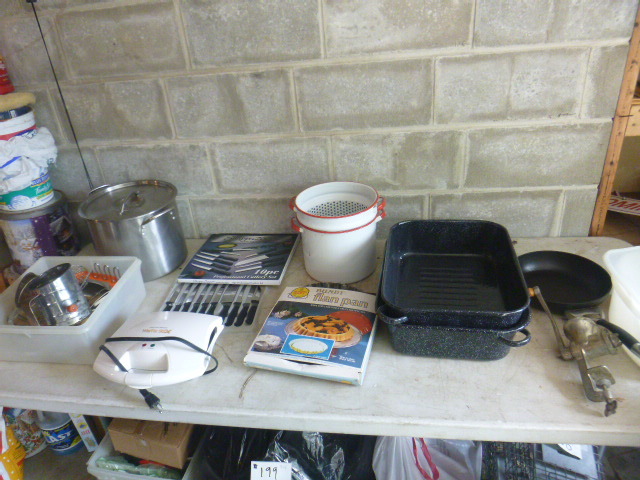 lot 201 image: Miscellaneous Kitchen Items