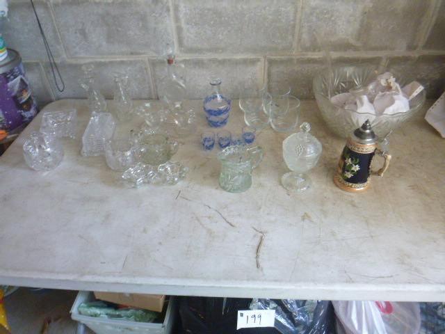 lot 203 image: 8 Piece Punch Bowl Set