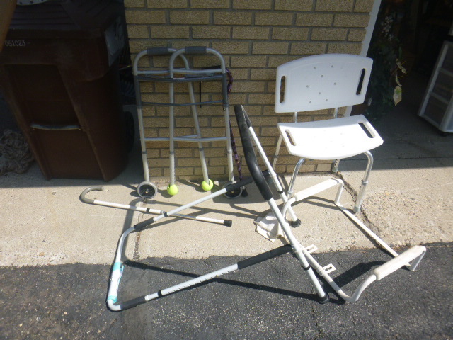 lot 211 image: Miscellaneous Medical Equipment