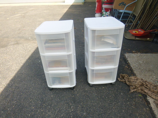 lot 213 image: 2 Storage Bins with Cookbooks