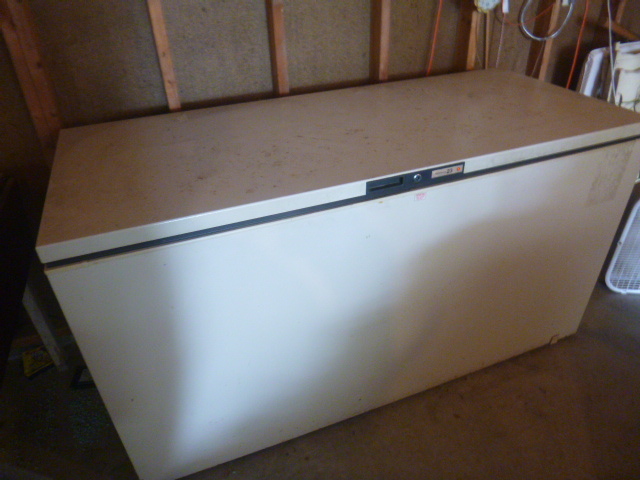 lot 215 image: Kenmore Chest Freezer