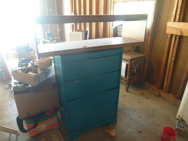 lot 224 image: 4 Drawer Dresser
