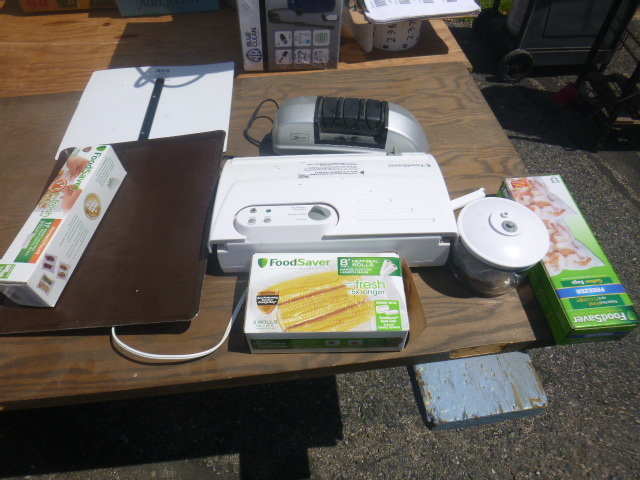 lot 227 image: Kitchen Gadgets