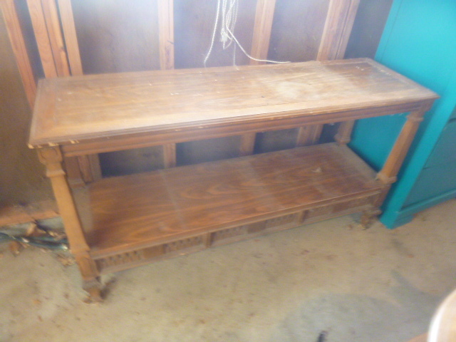 lot 237 image: Couch Table