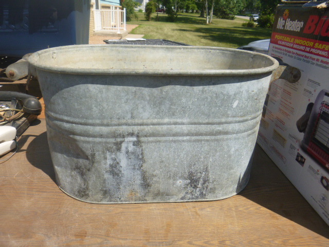 lot 238 image: Large Wash Tub