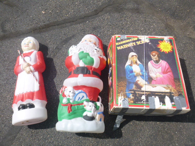 lot 245 image: Christmas Dcor