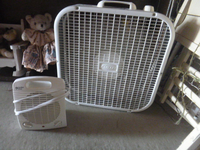 lot 281 image: Box Fan and Portable Heater