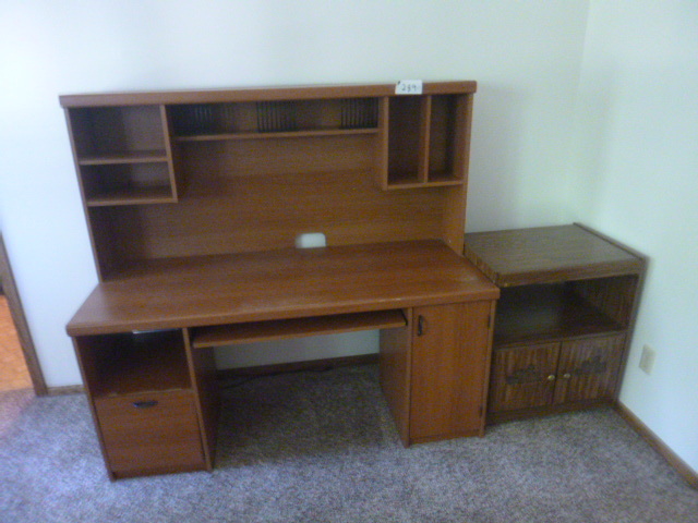 lot 289 image: Computer Desk