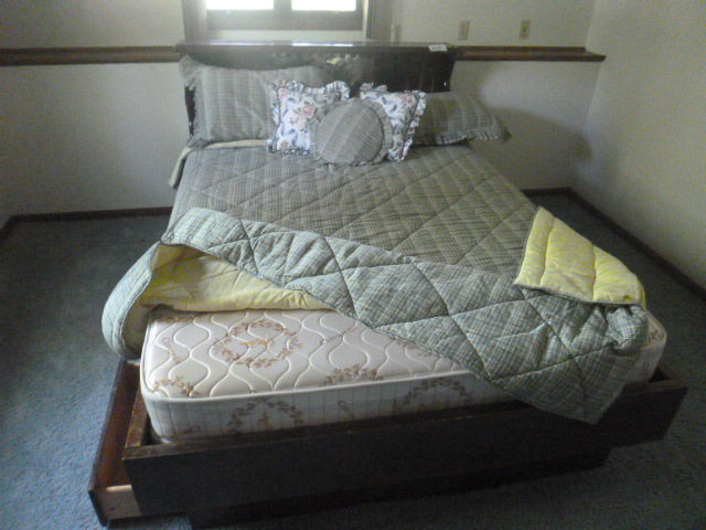 lot 291 image: Queen Bed Frame with Headboard