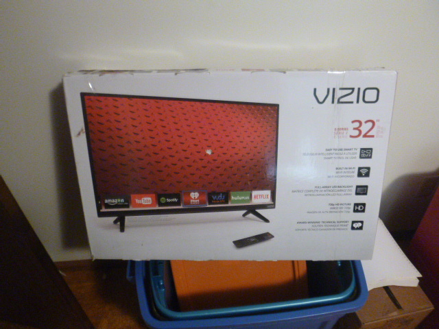 lot 292 image: NEW Vizio 32 TV