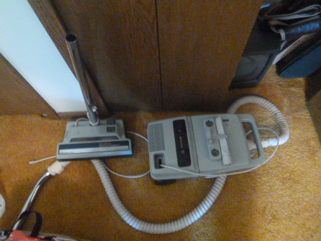 lot 293 image: Hoover Vacuum Cleaner