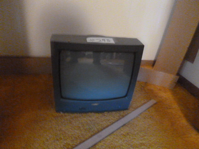 lot 295 image: 13 TV