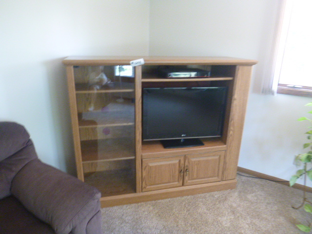 lot 299 image: Entertainment Center