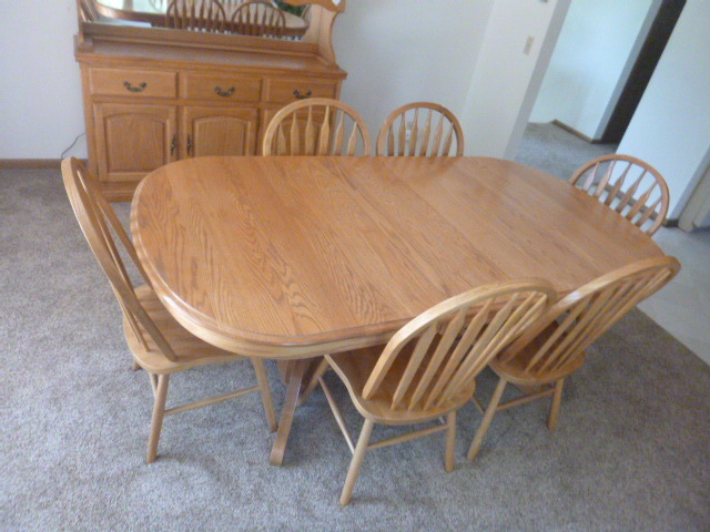 lot 301 image: Dinner Table with 6 Chairs