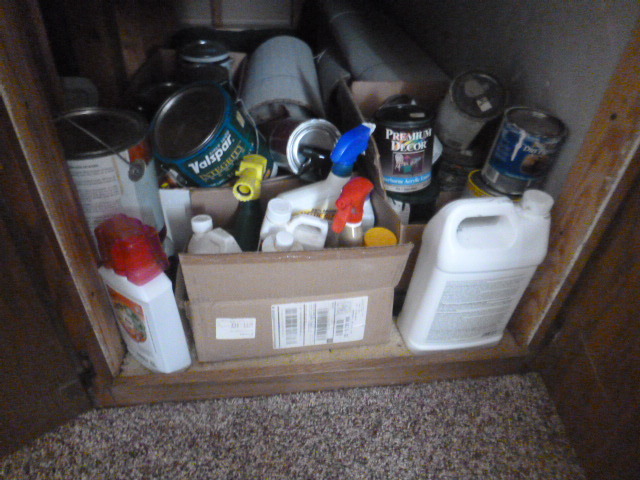 lot 305 image: Lot of Miscellaneous Paint