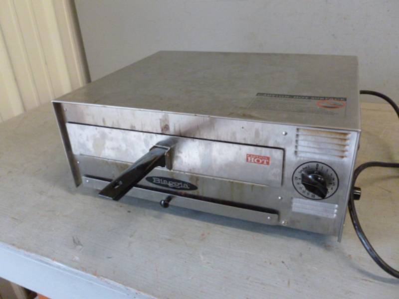 lot 2 image: Pizza Oven