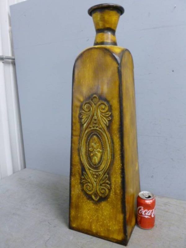 lot 5 image: Floor Vase