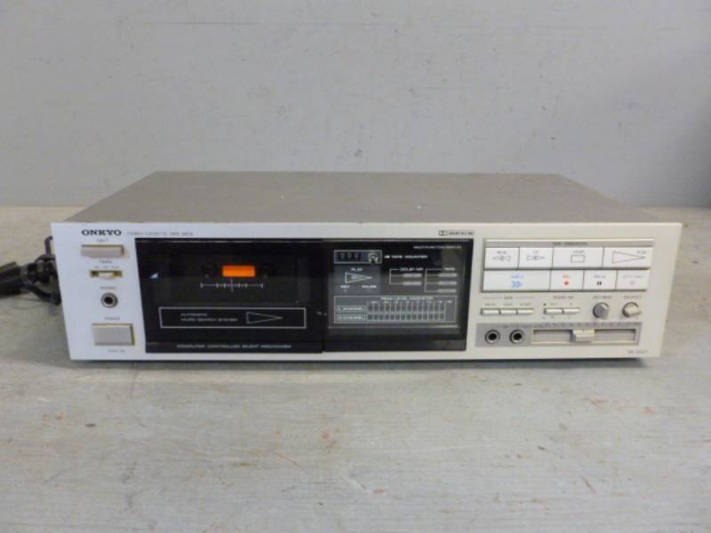 lot 7 image: Vintage Cassette Deck