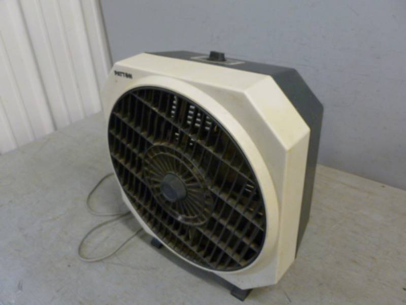 lot 12 image: Fan