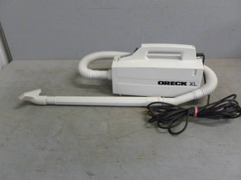 lot 16 image: Oreck XL Vacuum