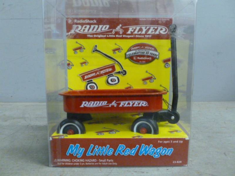 lot 18 image: Radio Flyer Wagon