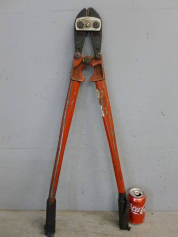 lot 32 image: Bolt Cutter