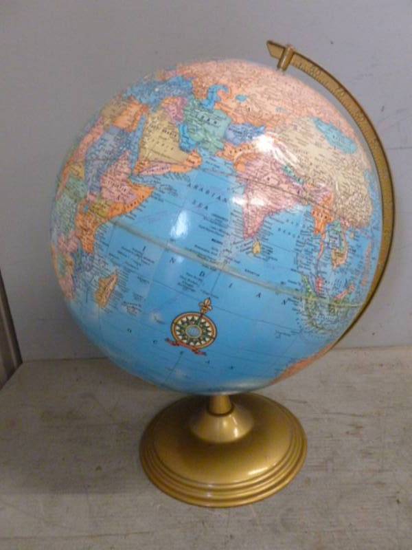lot 37 image: Vintage Globe