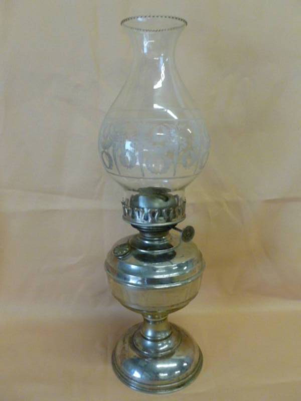 lot 43 image: Antique Oil Lamp