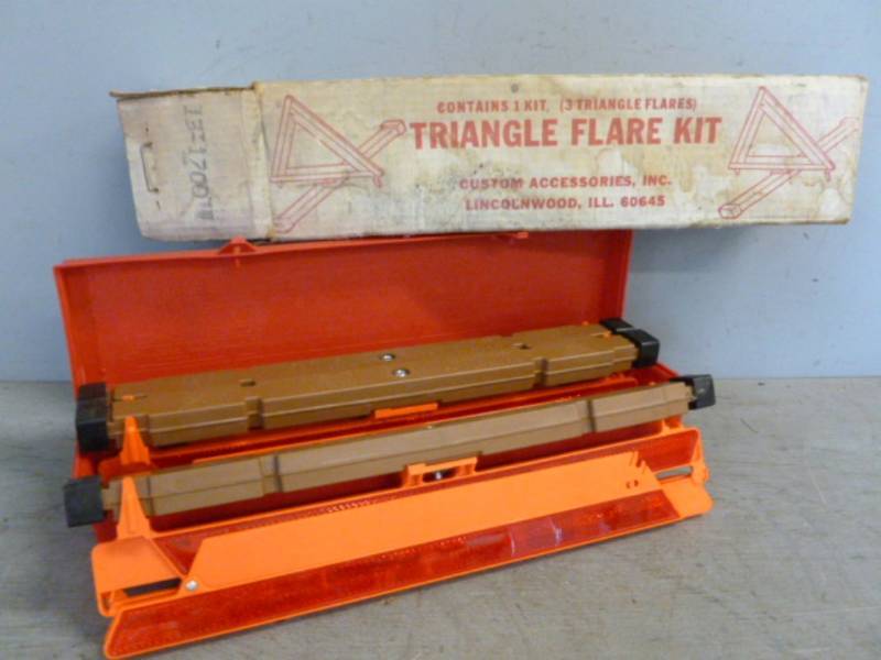 lot 47 image: Emergency Reflector Kit